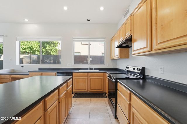 7180 W TRAILS Drive, Glendale, AZ 85308