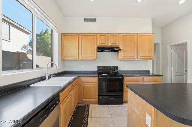 7180 W TRAILS Drive, Glendale, AZ 85308