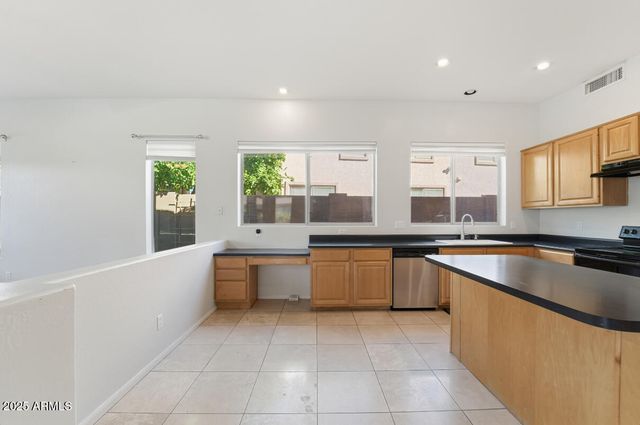 7180 W TRAILS Drive, Glendale, AZ 85308