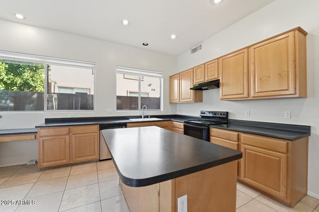 7180 W TRAILS Drive, Glendale, AZ 85308