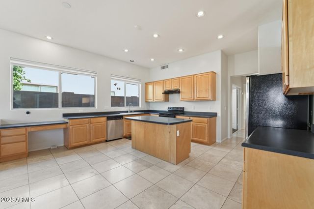 7180 W TRAILS Drive, Glendale, AZ 85308