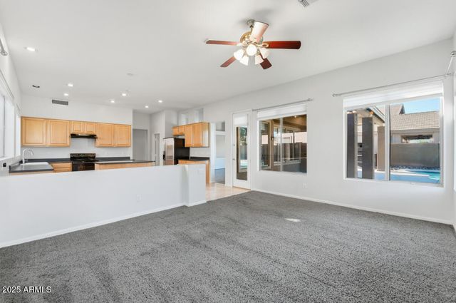 7180 W TRAILS Drive, Glendale, AZ 85308