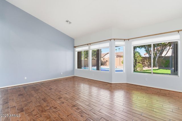 7180 W TRAILS Drive, Glendale, AZ 85308