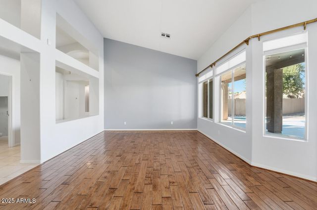 7180 W TRAILS Drive, Glendale, AZ 85308