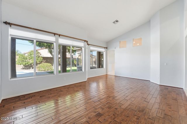 7180 W TRAILS Drive, Glendale, AZ 85308