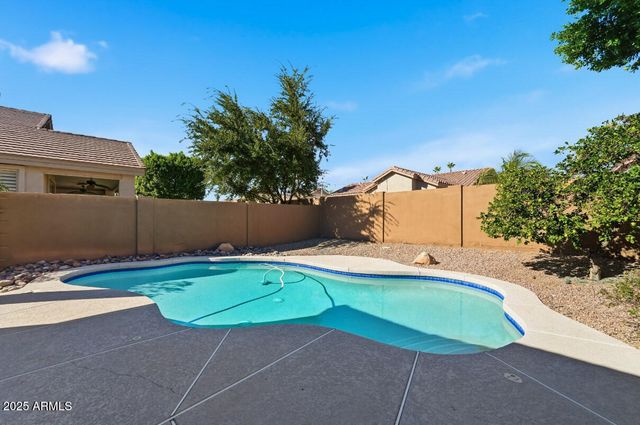 7180 W TRAILS Drive, Glendale, AZ 85308