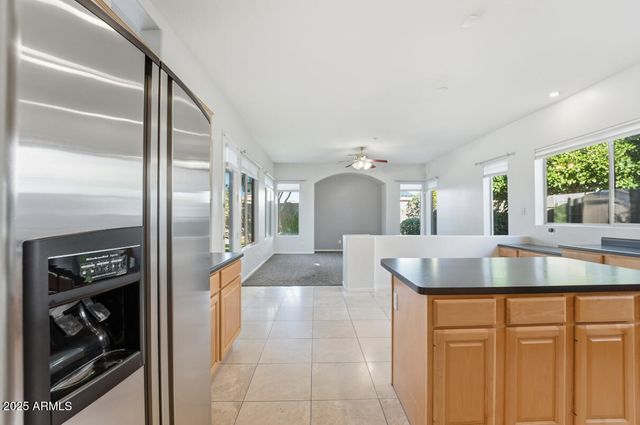 7180 W TRAILS Drive, Glendale, AZ 85308