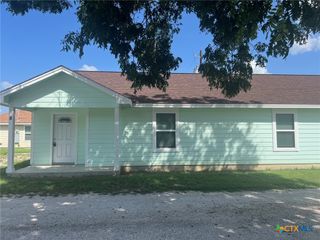 661 W Austin Street M, Luling, TX 78648