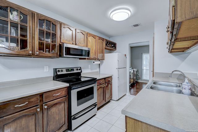 6711 Country Breeze, San Antonio, TX 78240