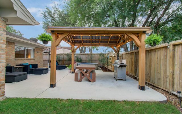 12218 Tawakom Drive, Tomball, TX 77375