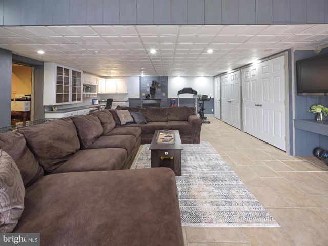 110 CLAY RIDGE RD, Ottsville, PA 18942