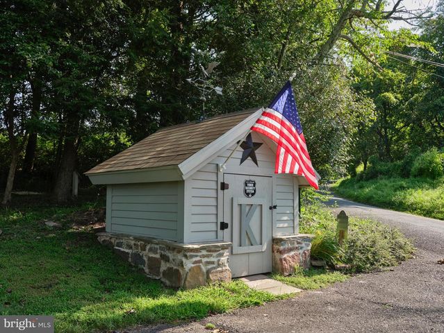 110 CLAY RIDGE RD, Ottsville, PA 18942