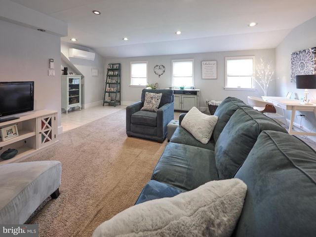 110 CLAY RIDGE RD, Ottsville, PA 18942