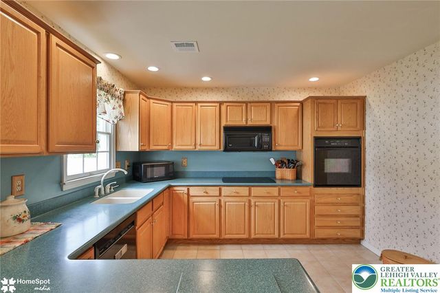 4022 Redwood Drive, Bethlehem Twp, PA 18020