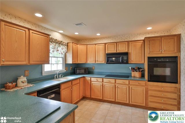 4022 Redwood Drive, Bethlehem Twp, PA 18020