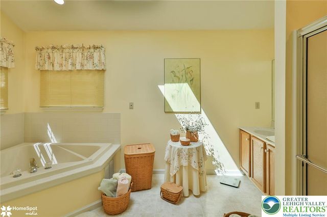4022 Redwood Drive, Bethlehem Twp, PA 18020