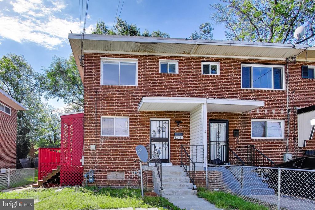 Image 1 of property listing at 637 MAURY AVE, Oxon Hill, MD 20745