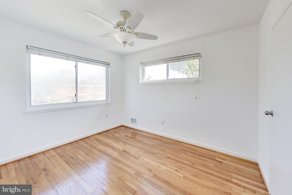 Image 15 of property listing at 637 MAURY AVE, Oxon Hill, MD 20745