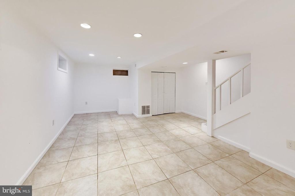 Image 19 of property listing at 637 MAURY AVE, Oxon Hill, MD 20745