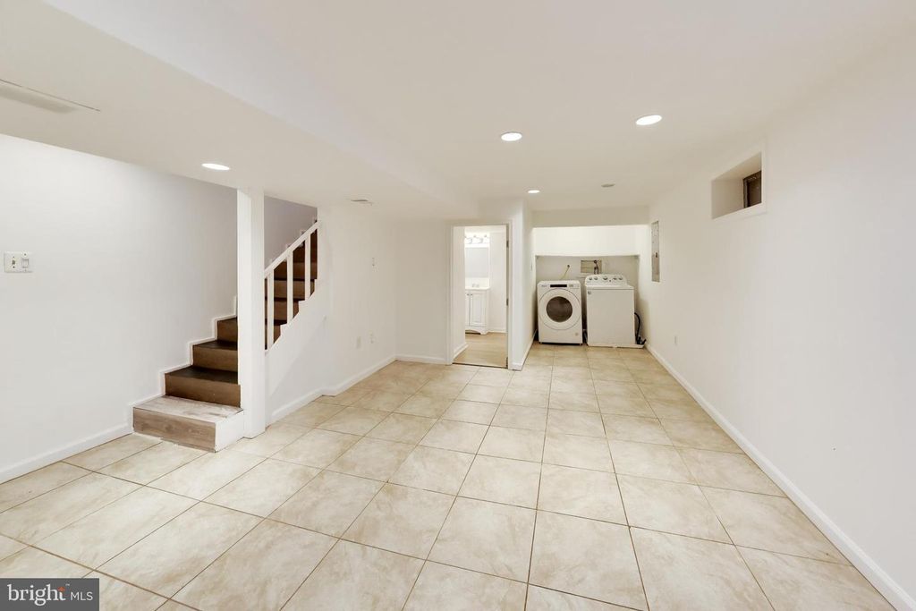 Image 20 of property listing at 637 MAURY AVE, Oxon Hill, MD 20745