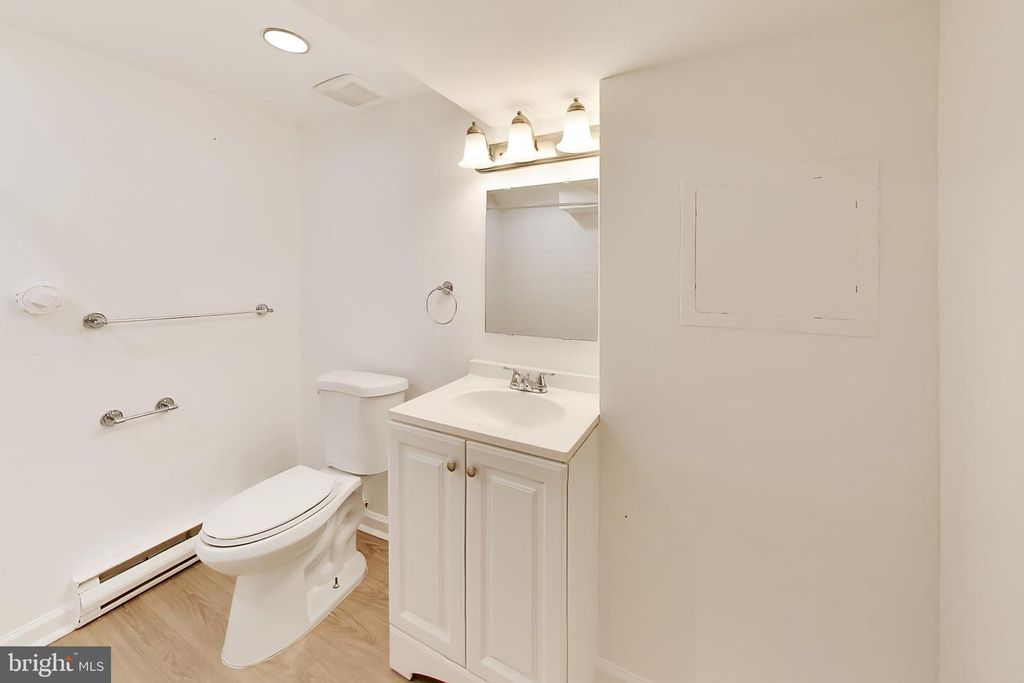 Image 21 of property listing at 637 MAURY AVE, Oxon Hill, MD 20745