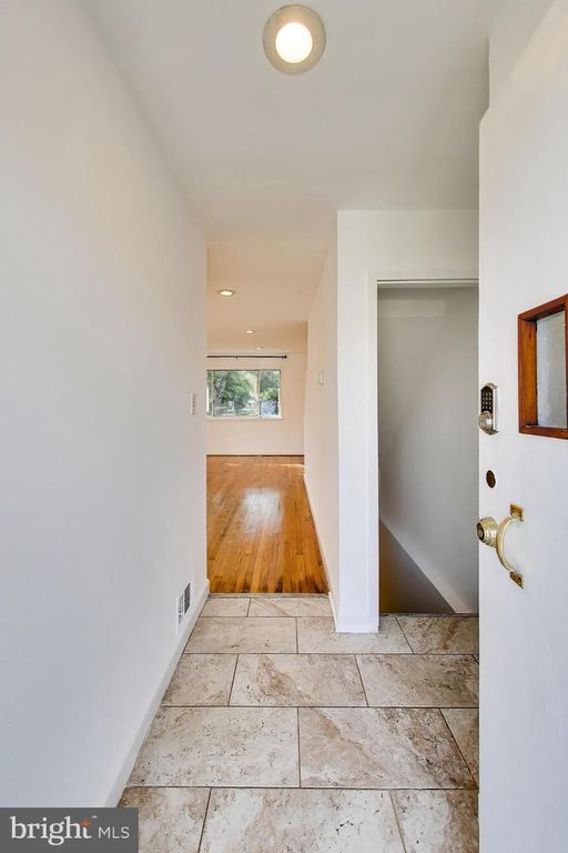 Image 3 of property listing at 637 MAURY AVE, Oxon Hill, MD 20745
