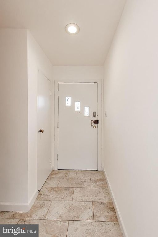 Image 4 of property listing at 637 MAURY AVE, Oxon Hill, MD 20745