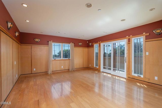 251 Palomares Avenue, Ventura, CA 93003