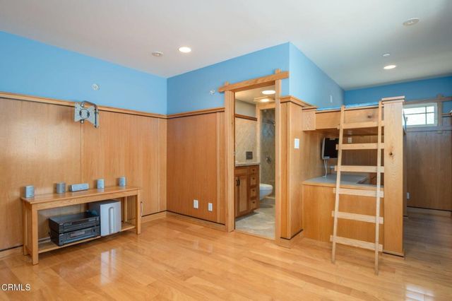 251 Palomares Avenue, Ventura, CA 93003