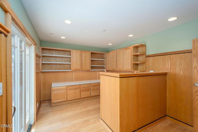 251 Palomares Avenue, Ventura, CA 93003