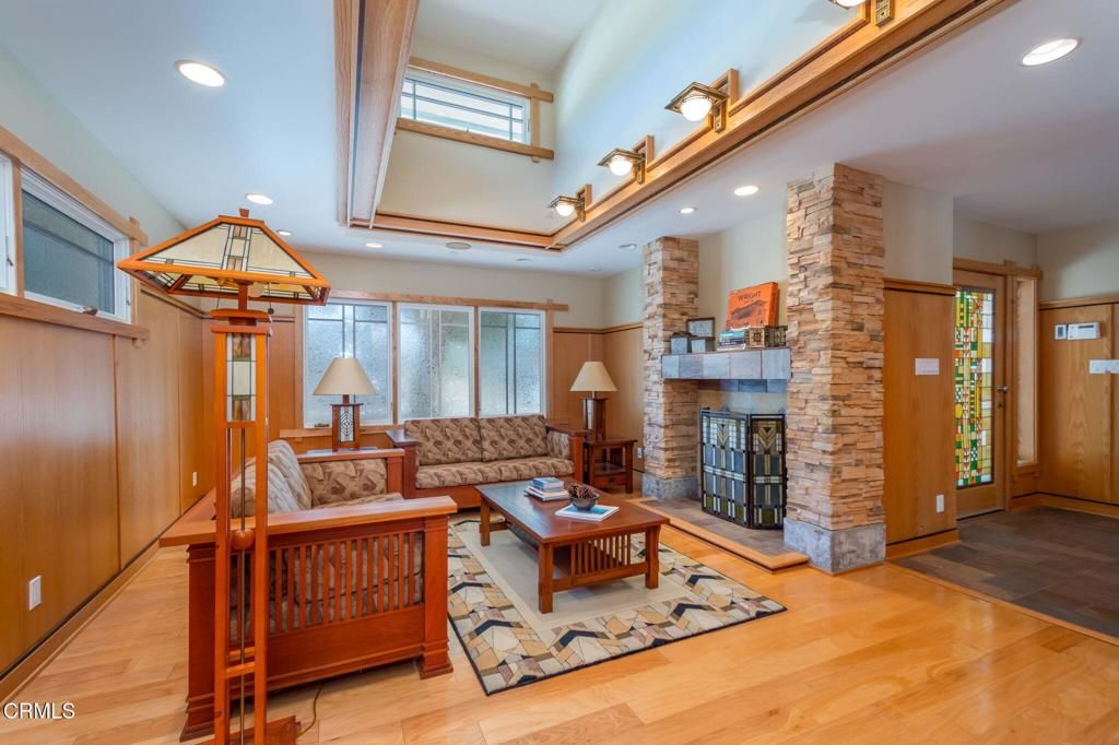 251 Palomares Avenue, Ventura, CA 93003