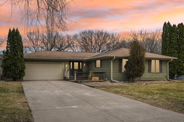 9545 Garrison Way, Eden Prairie, MN 55347