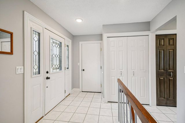 9545 Garrison Way, Eden Prairie, MN 55347