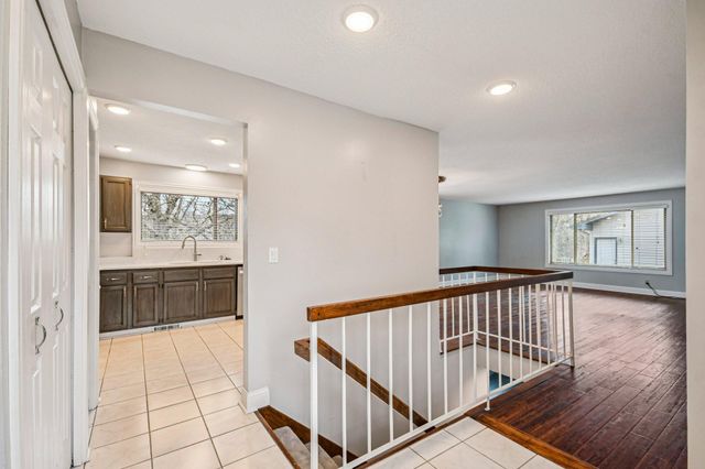 9545 Garrison Way, Eden Prairie, MN 55347