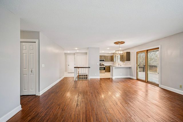 9545 Garrison Way, Eden Prairie, MN 55347