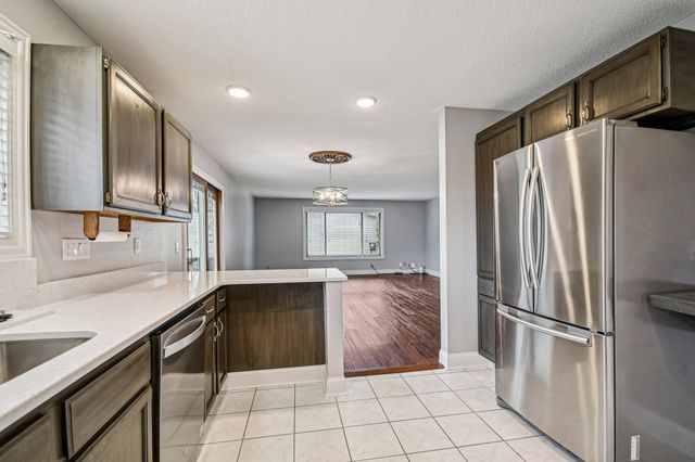 9545 Garrison Way, Eden Prairie, MN 55347