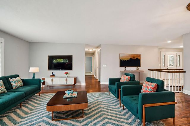 9545 Garrison Way, Eden Prairie, MN 55347