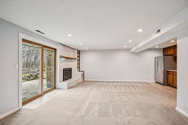 9545 Garrison Way, Eden Prairie, MN 55347