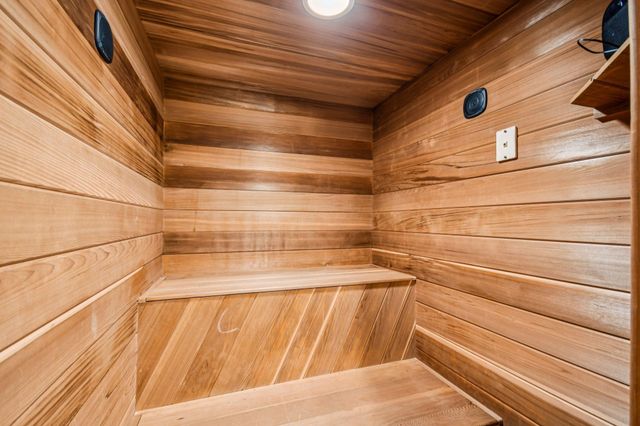 9545 Garrison Way, Eden Prairie, MN 55347