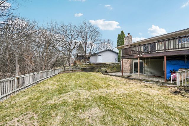 9545 Garrison Way, Eden Prairie, MN 55347