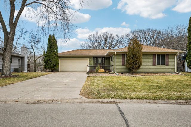 9545 Garrison Way, Eden Prairie, MN 55347