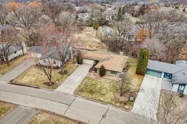 9545 Garrison Way, Eden Prairie, MN 55347
