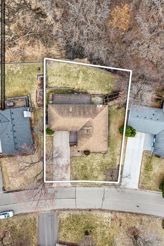 9545 Garrison Way, Eden Prairie, MN 55347