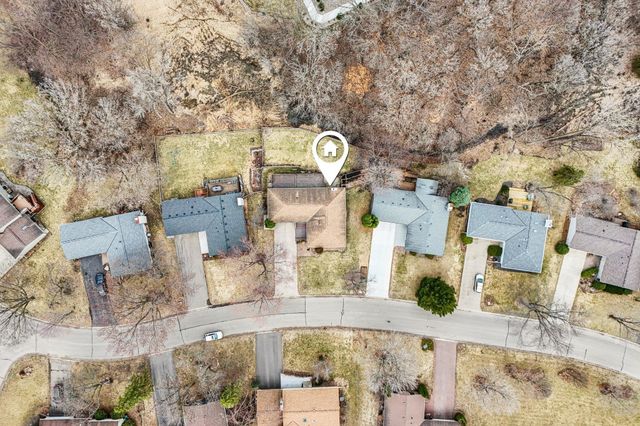 9545 Garrison Way, Eden Prairie, MN 55347