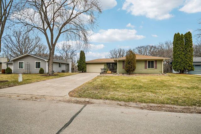 9545 Garrison Way, Eden Prairie, MN 55347