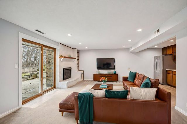 9545 Garrison Way, Eden Prairie, MN 55347