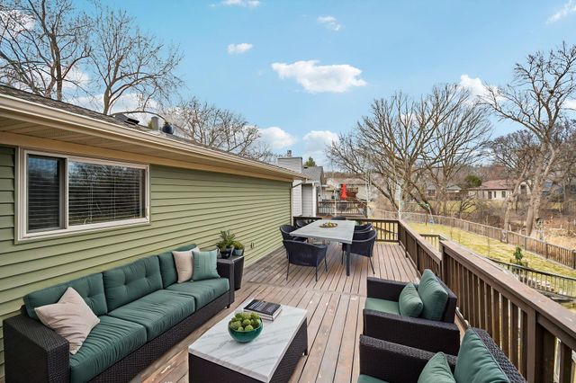 9545 Garrison Way, Eden Prairie, MN 55347