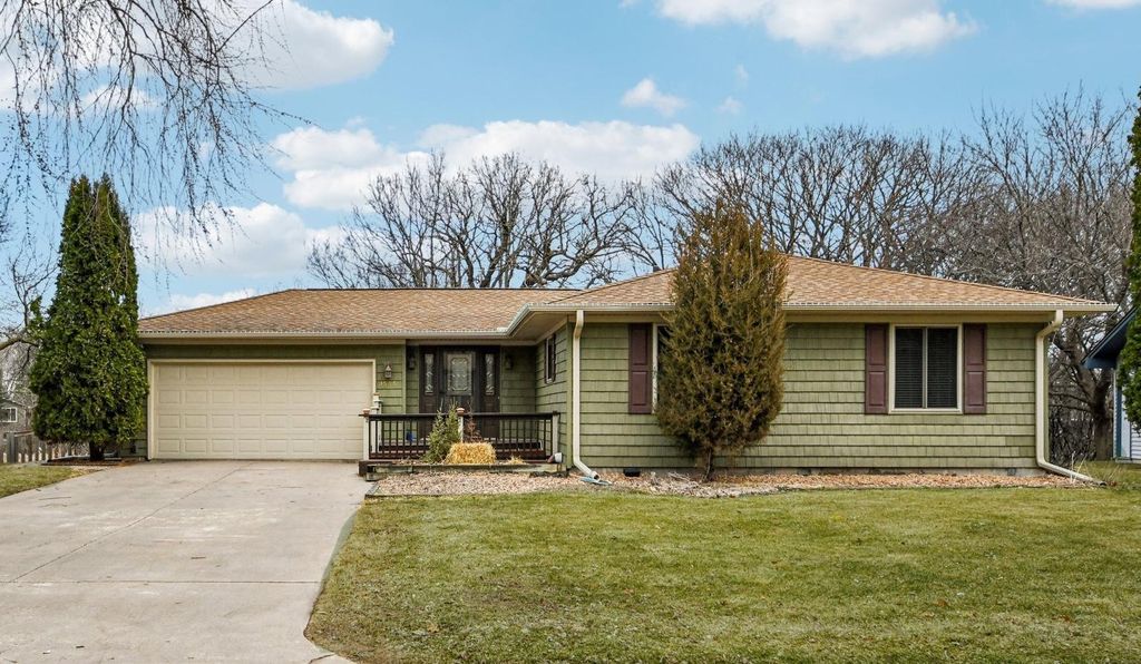 9545 Garrison Way, Eden Prairie, MN 55347