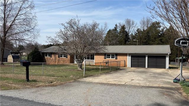 3948 Valley Drive, Sophia, NC 27350