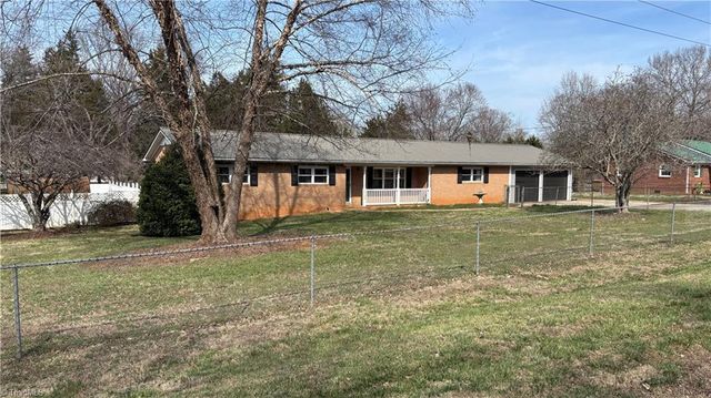 3948 Valley Drive, Sophia, NC 27350